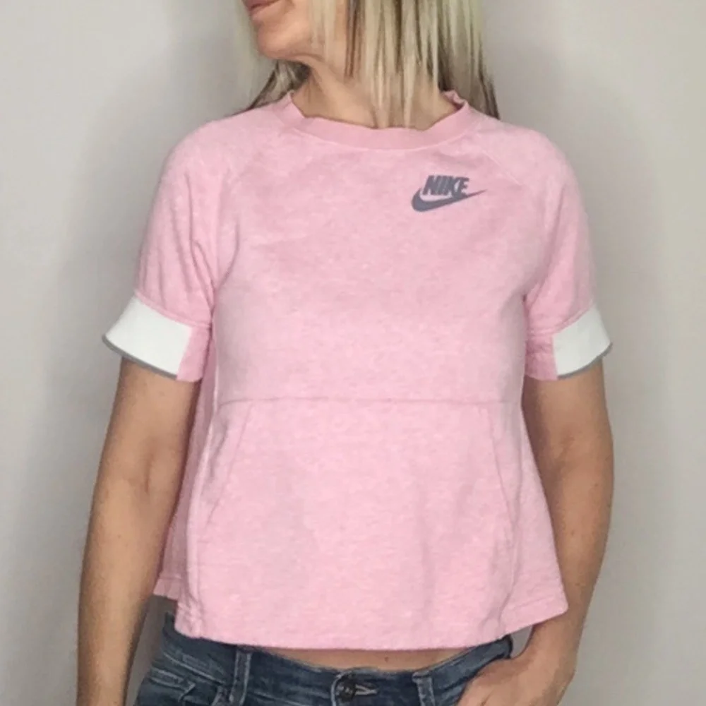 NIKE | Short sleeve sweatshirt with pockets